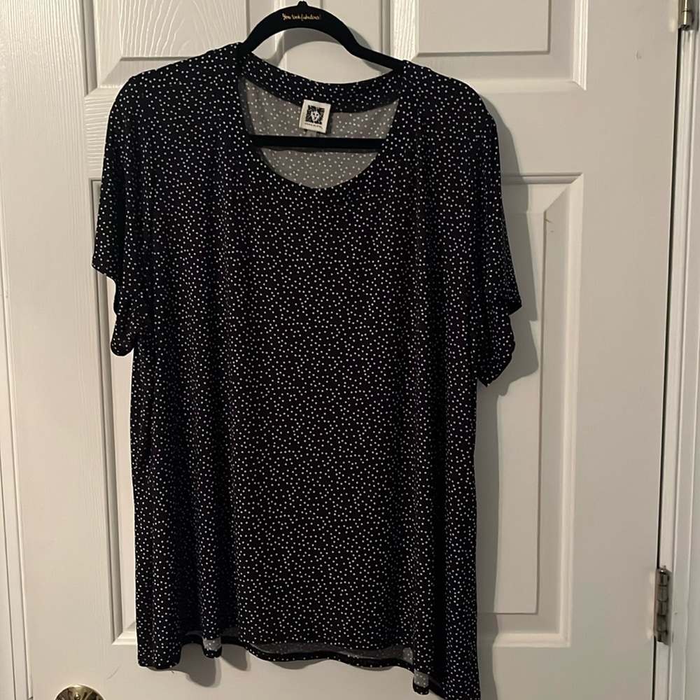Anne Klein short sleeve blouse with stretch.